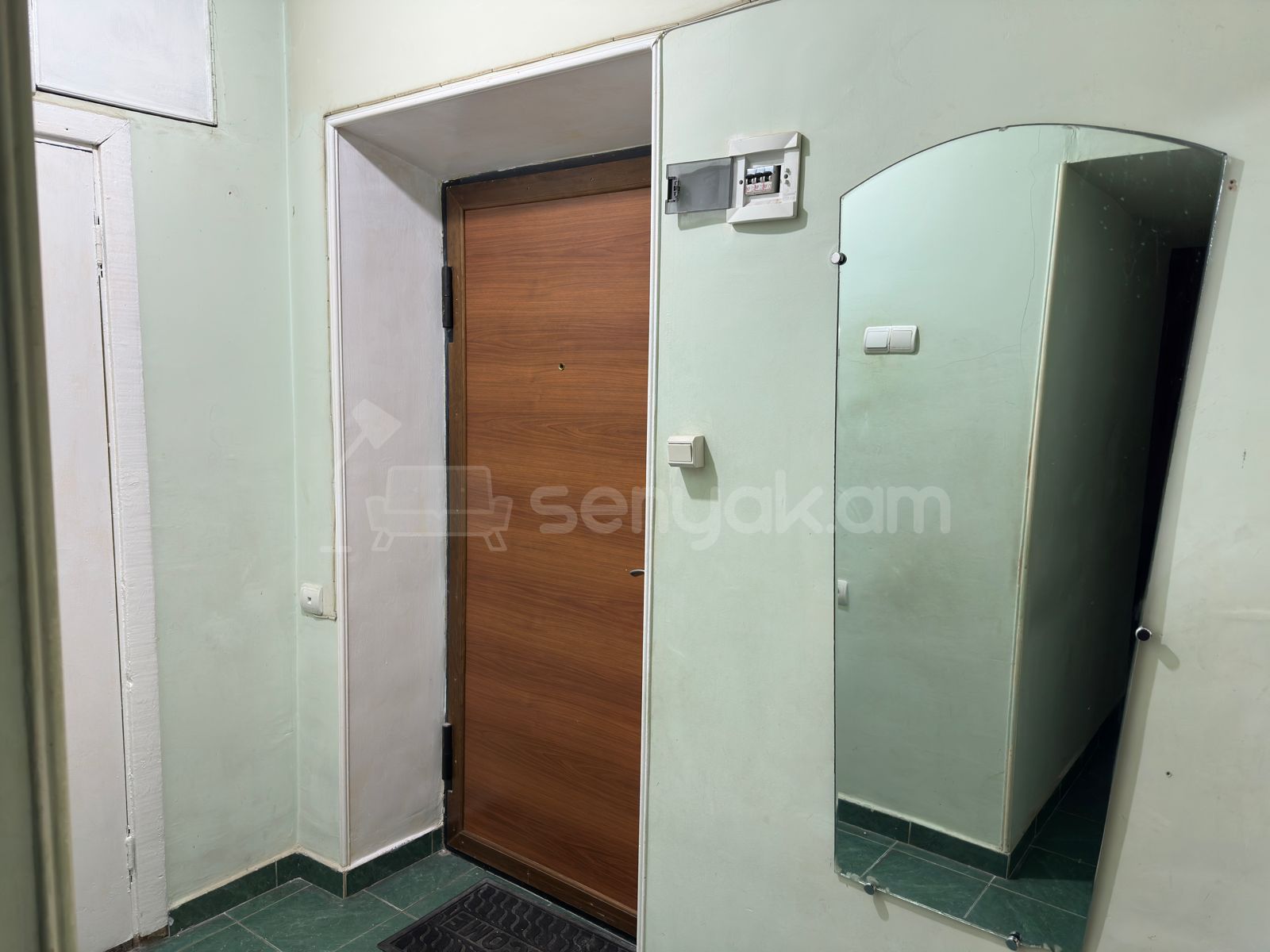 2 Սենյականոց Բնակարան Քարե Շենքում, 50քմ, 5/5 հարկ, Նորմալ Վիճակում, Կահավորված