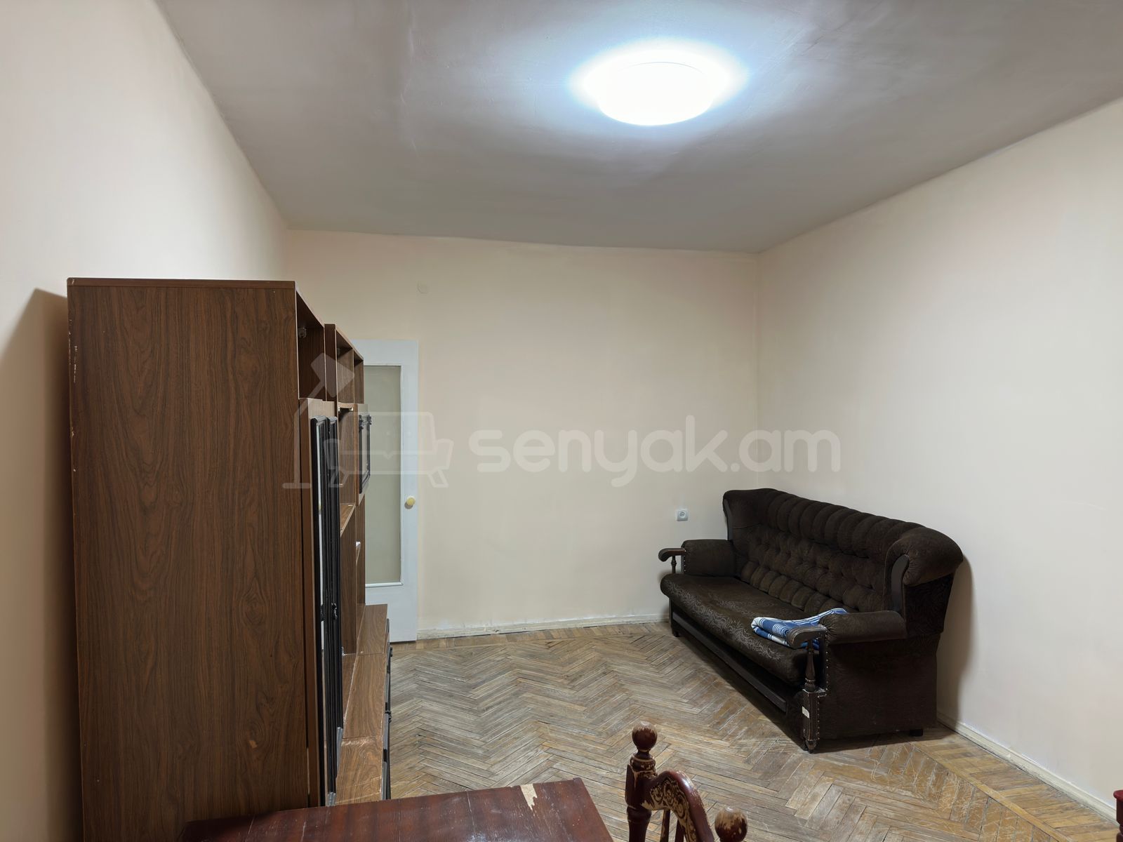 2 Սենյականոց Բնակարան Քարե Շենքում, 50քմ, 5/5 հարկ, Նորմալ Վիճակում, Կահավորված