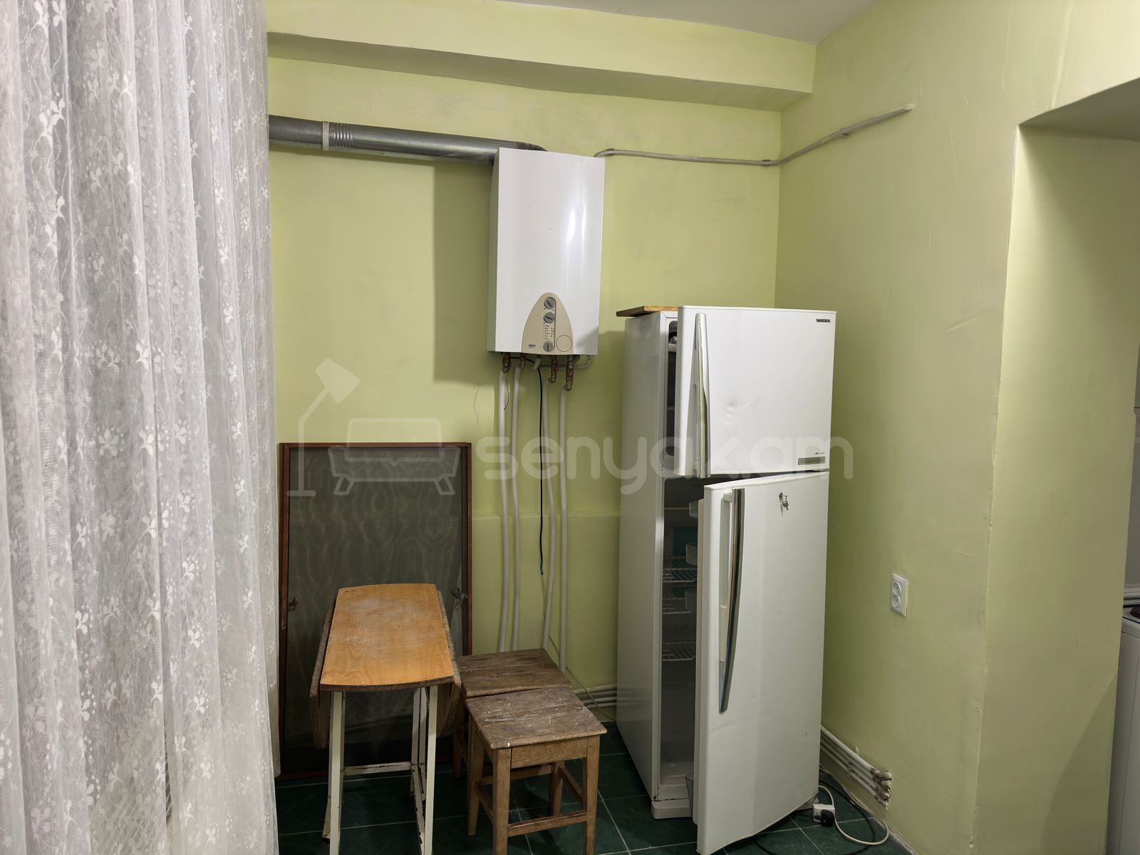 2 Սենյականոց Բնակարան Քարե Շենքում, 50քմ, 5/5 հարկ, Նորմալ Վիճակում, Կահավորված