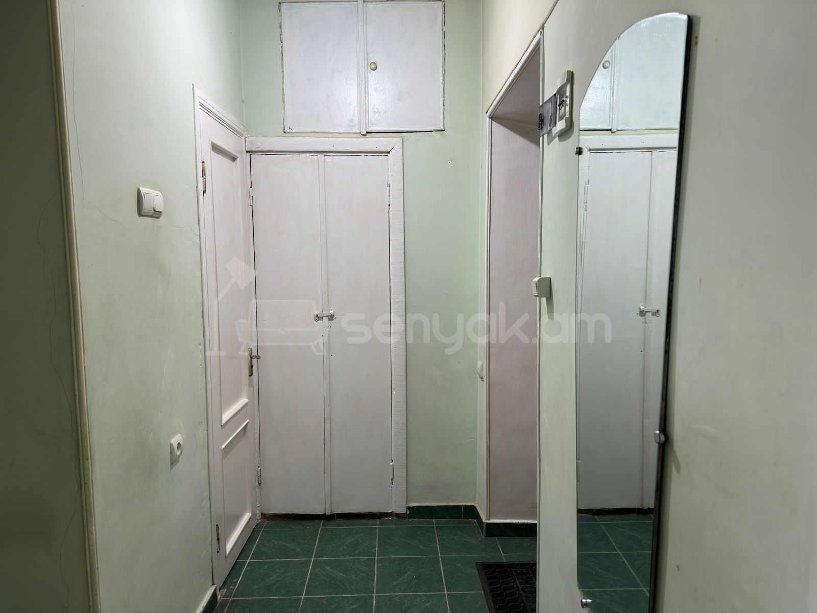 2 Սենյականոց Բնակարան Քարե Շենքում, 50քմ, 5/5 հարկ, Նորմալ Վիճակում, Կահավորված