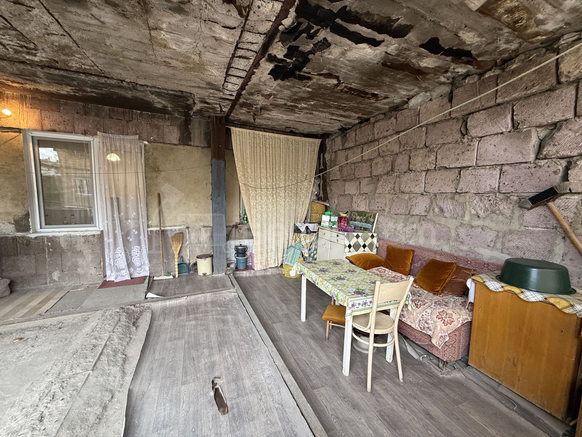 2 Սենյականոց Բնակարան Քարե Շենքում, 54քմ, 2/5 հարկ, Կոսմետիկ Վերանորոգված