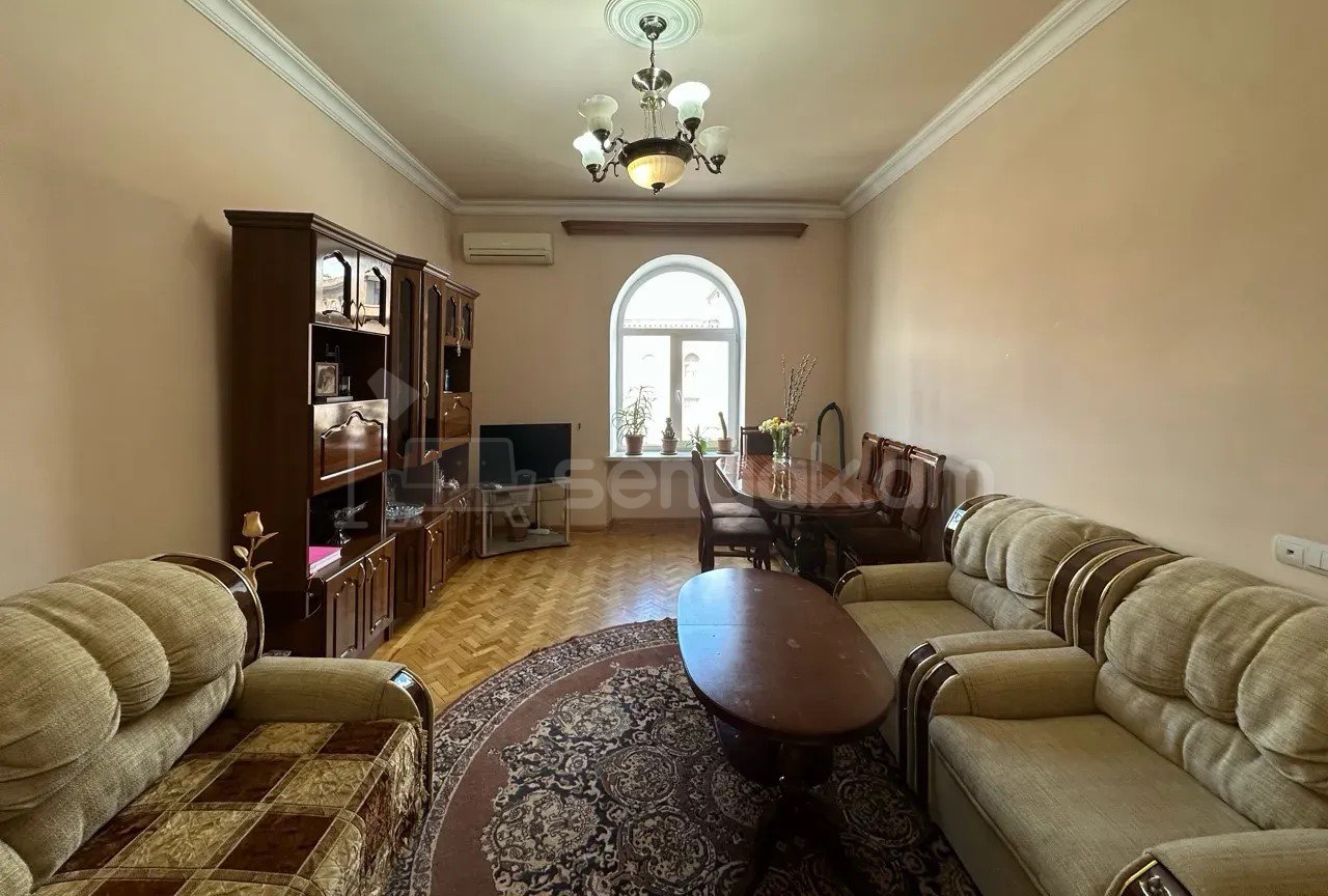 2 Սենյականոց Բնակարան Քարե Շենքում, 36քմ, 5/5 հարկ, Կապիտալ Վերանորոգված