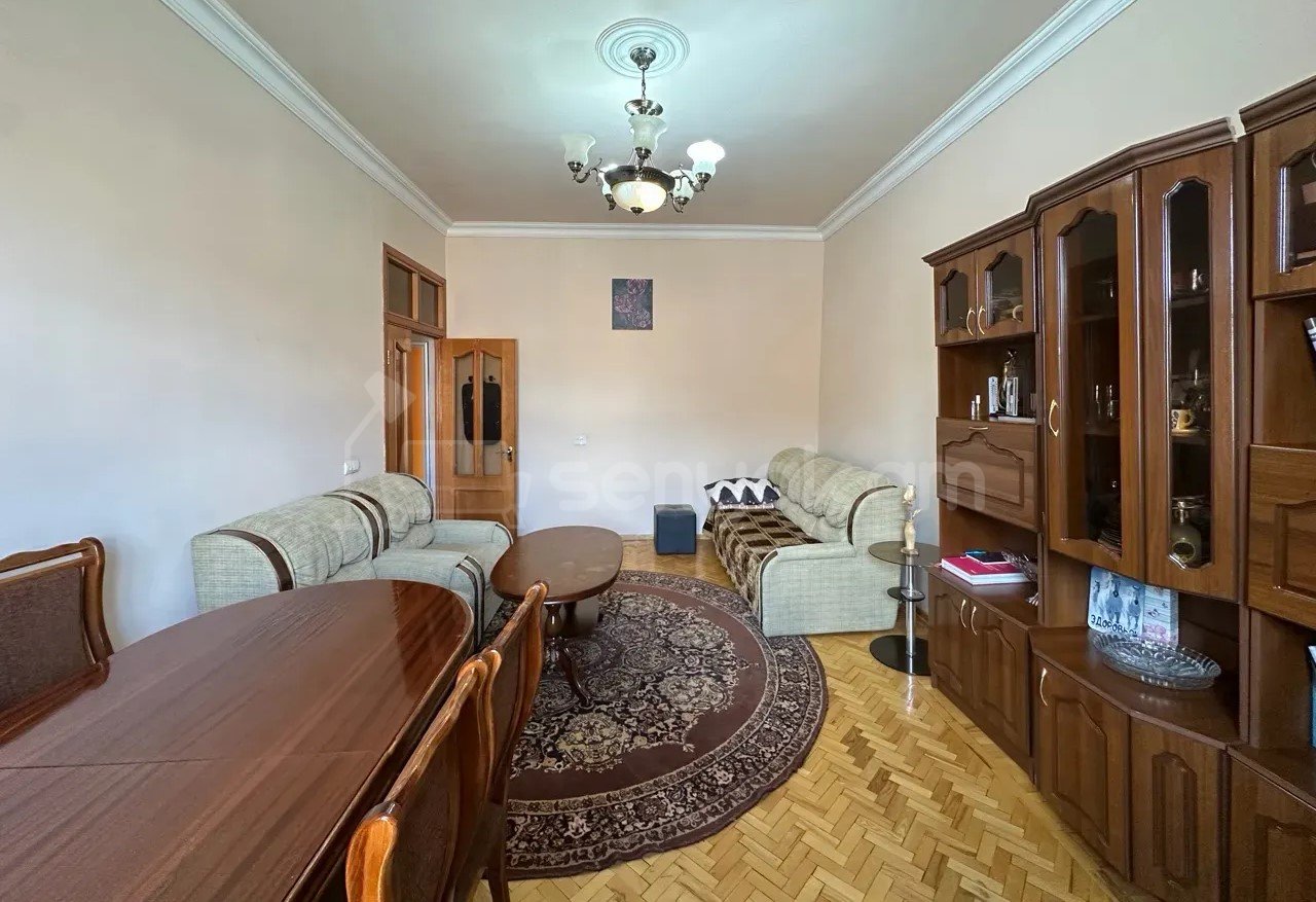 2 Սենյականոց Բնակարան Քարե Շենքում, 36քմ, 5/5 հարկ, Կապիտալ Վերանորոգված