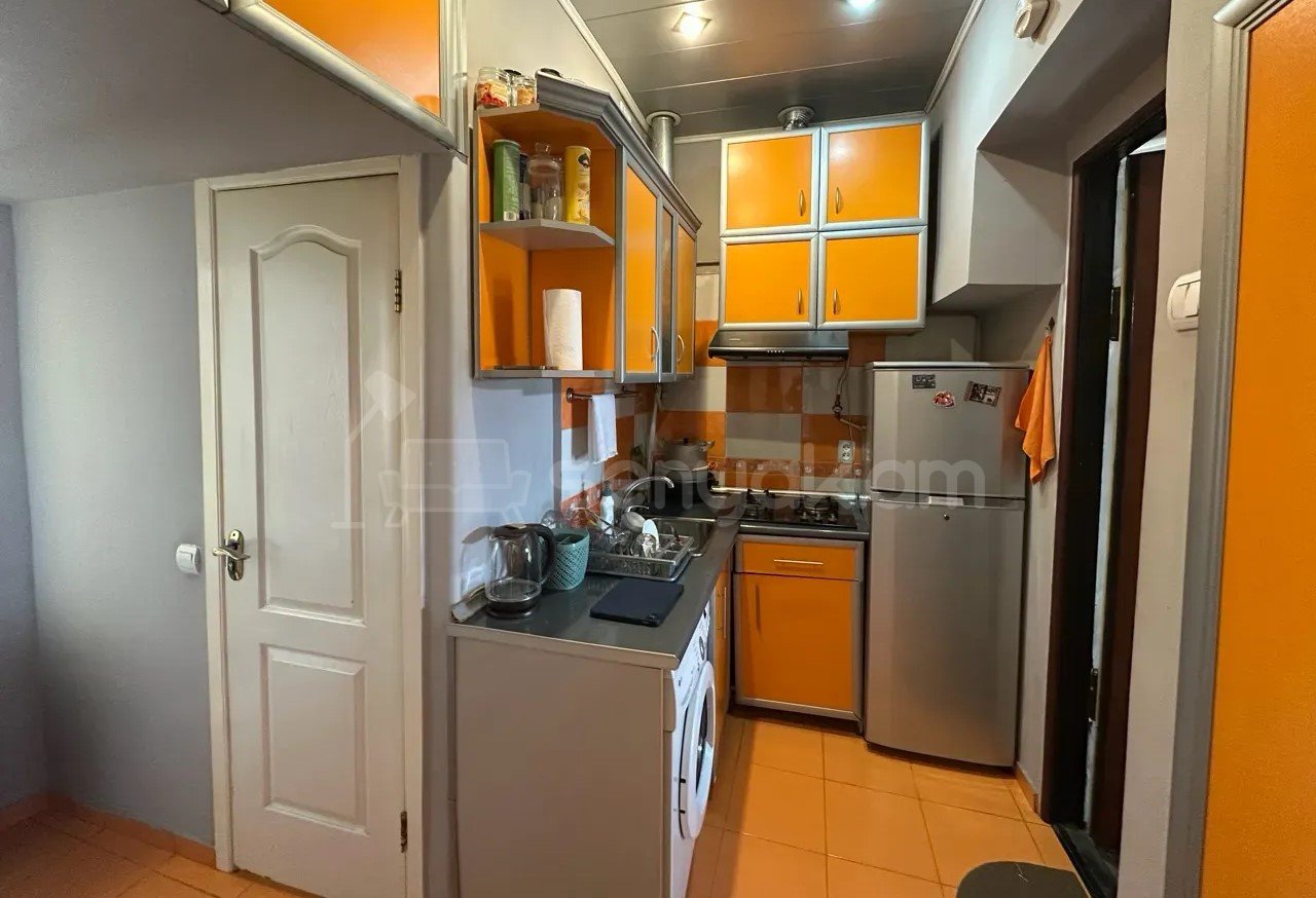 2 Սենյականոց Բնակարան Քարե Շենքում, 36քմ, 5/5 հարկ, Կապիտալ Վերանորոգված