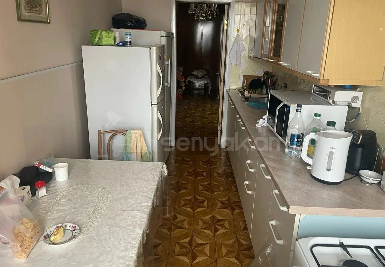 3 Սենյականոց Բնակարան, 82քմ, 9/14 հարկ, Նորմալ Վիճակում