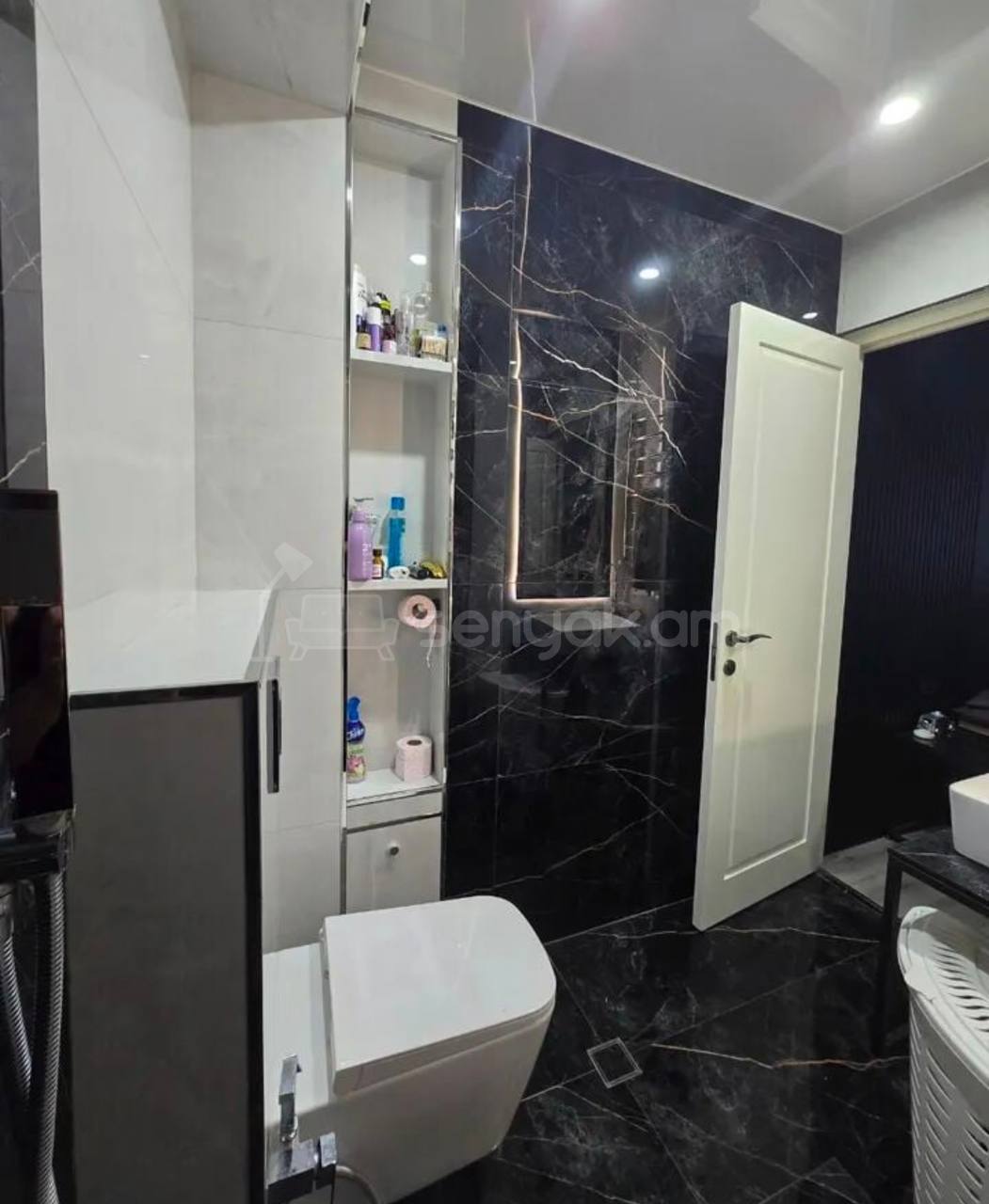 4 Սենյականոց Բնակարան, 90քմ, 9/9 հարկ, Կապիտալ Վերանորոգված