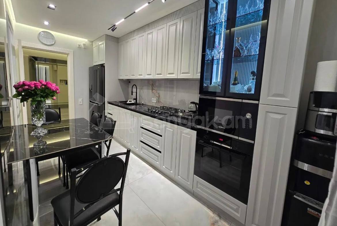 4 Սենյականոց Բնակարան, 90քմ, 9/9 հարկ, Կապիտալ Վերանորոգված