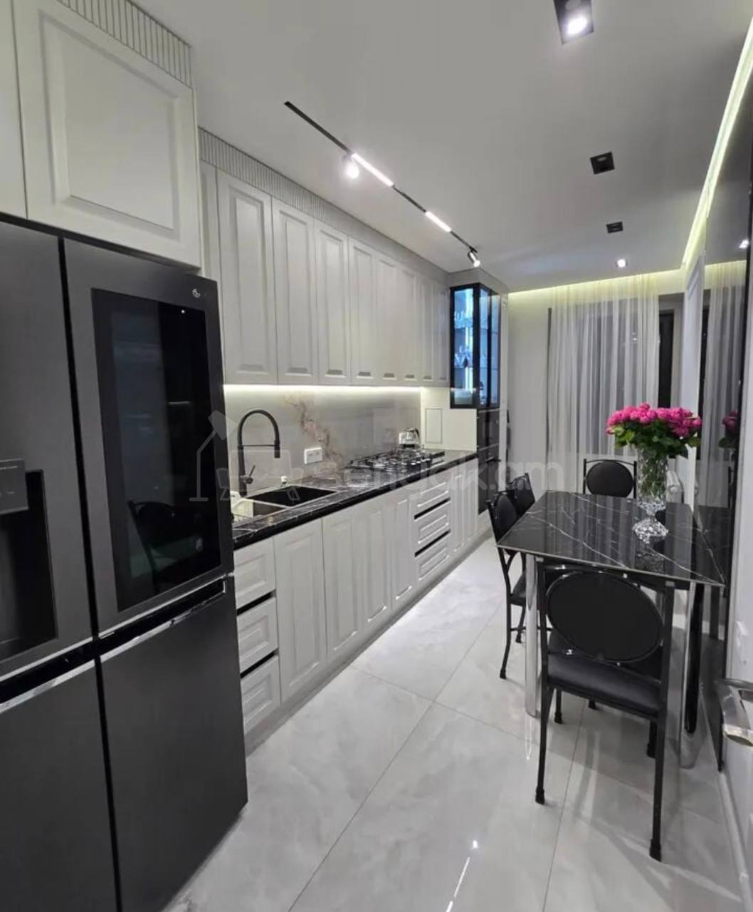 4 Սենյականոց Բնակարան, 90քմ, 9/9 հարկ, Կապիտալ Վերանորոգված