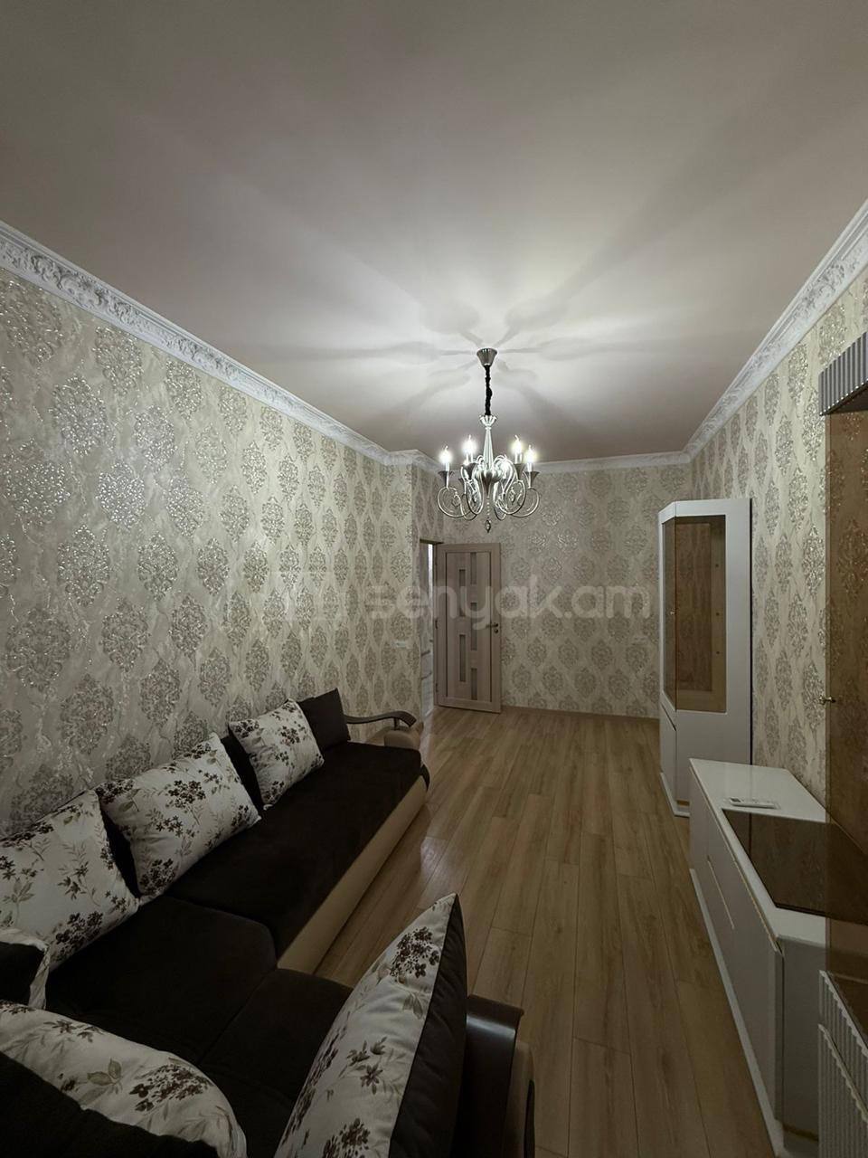 3 Սենյականոց Բնակարան Քարե Շենքում, 75քմ, 3/5 հարկ, Կապիտալ Վերանորոգված, Կահավորված, Արևկող