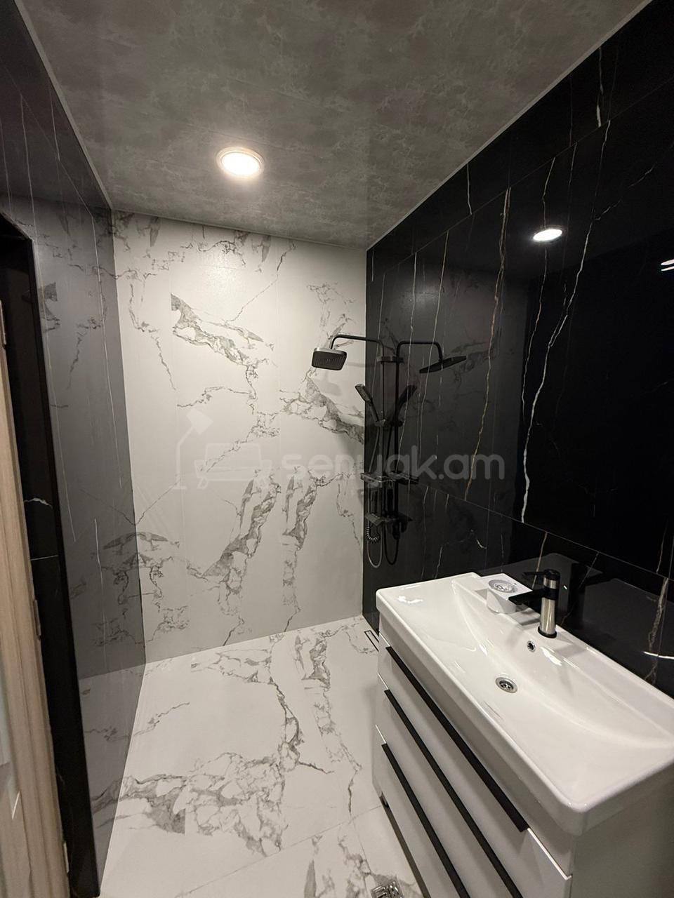 3 Սենյականոց Բնակարան Քարե Շենքում, 75քմ, 3/5 հարկ, Կապիտալ Վերանորոգված, Կահավորված, Արևկող