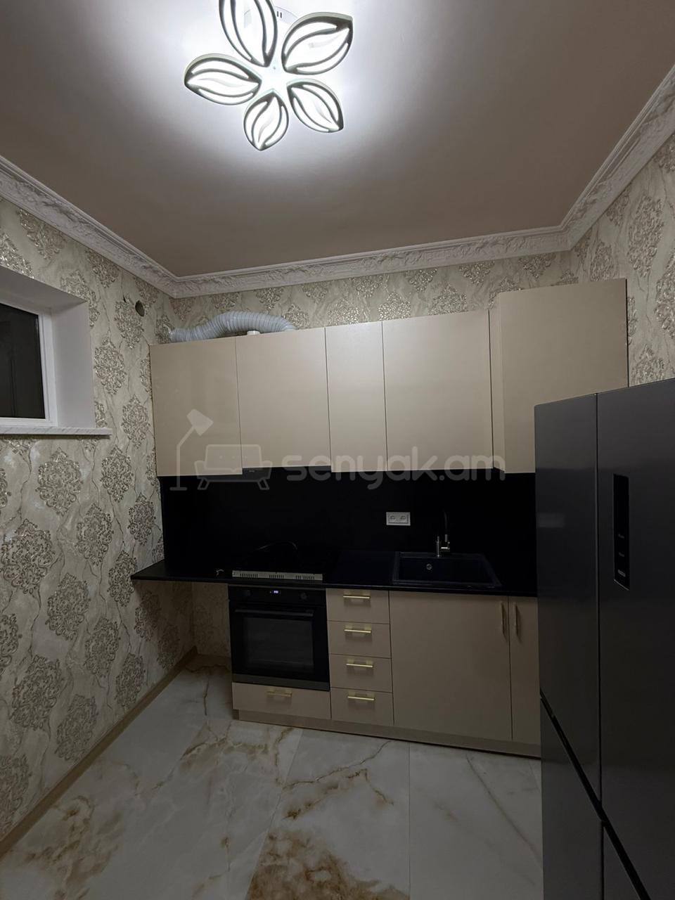 3 Սենյականոց Բնակարան Քարե Շենքում, 75քմ, 3/5 հարկ, Կապիտալ Վերանորոգված, Կահավորված, Արևկող