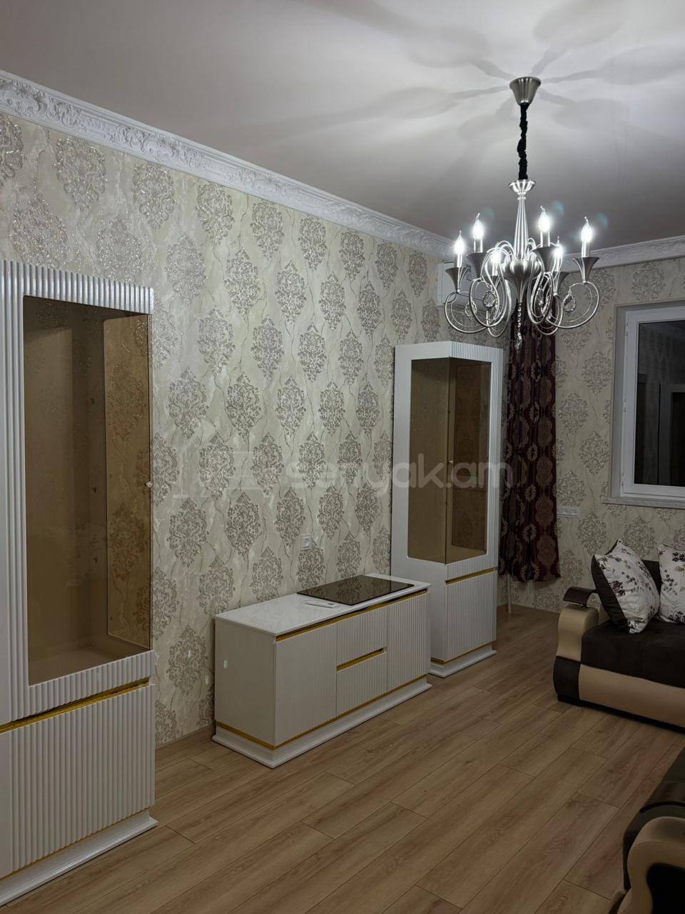 3 Սենյականոց Բնակարան Քարե Շենքում, 75քմ, 3/5 հարկ, Կապիտալ Վերանորոգված, Կահավորված, Արևկող