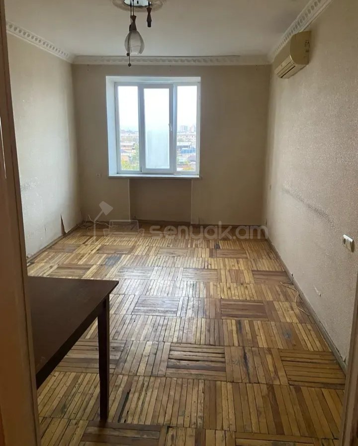 3 Սենյականոց Բնակարան Քարե Շենքում, 60քմ, 4/5 հարկ, Նորմալ Վիճակում