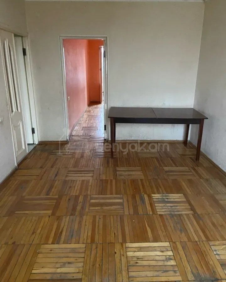 3 Սենյականոց Բնակարան Քարե Շենքում, 60քմ, 4/5 հարկ, Նորմալ Վիճակում