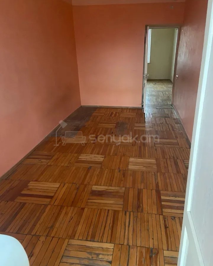 3 Սենյականոց Բնակարան Քարե Շենքում, 60քմ, 4/5 հարկ, Նորմալ Վիճակում