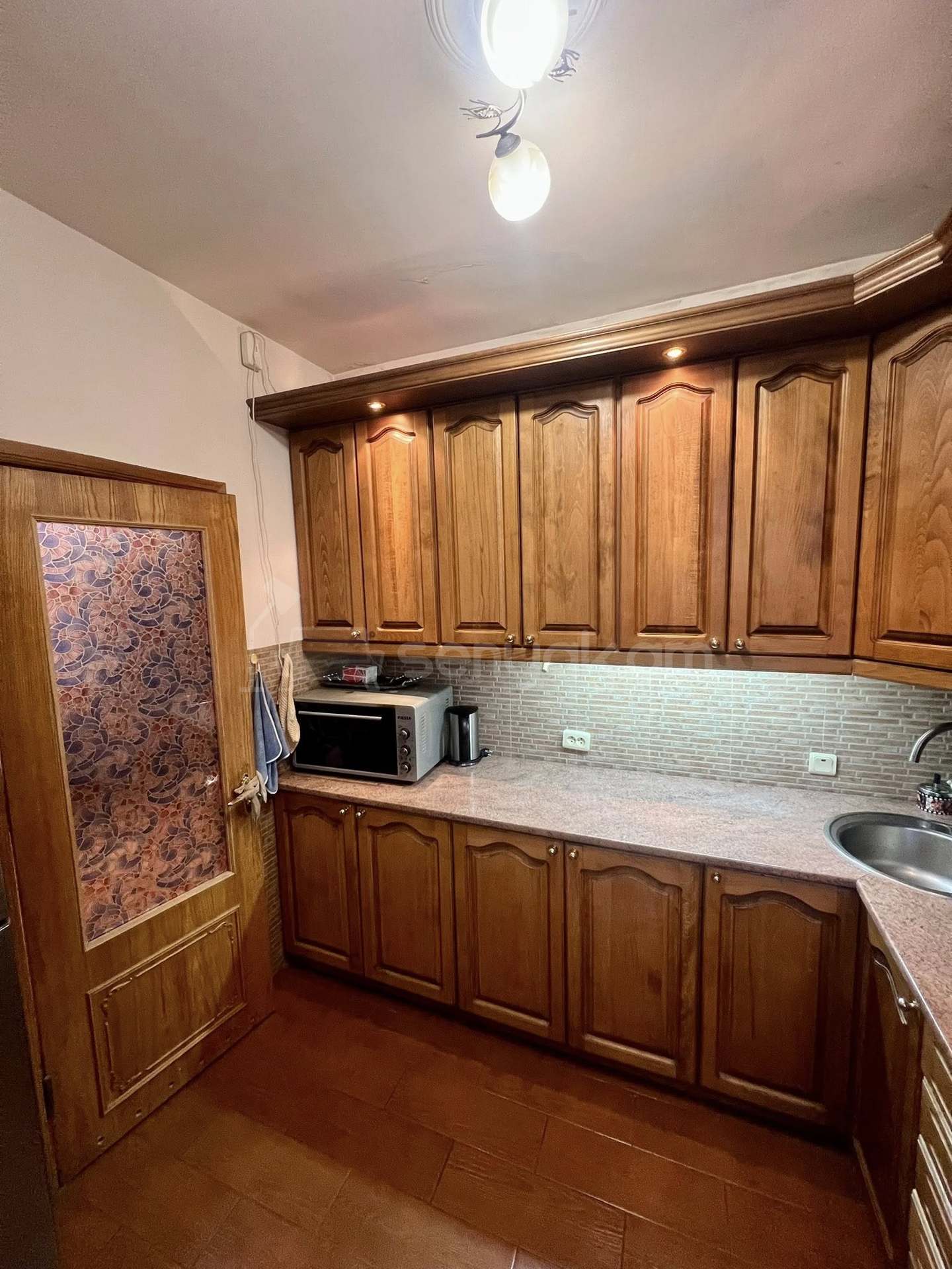 4 Սենյականոց Բնակարան Քարե Շենքում, 110քմ, 3/5 հարկ, Կապիտալ Վերանորոգված