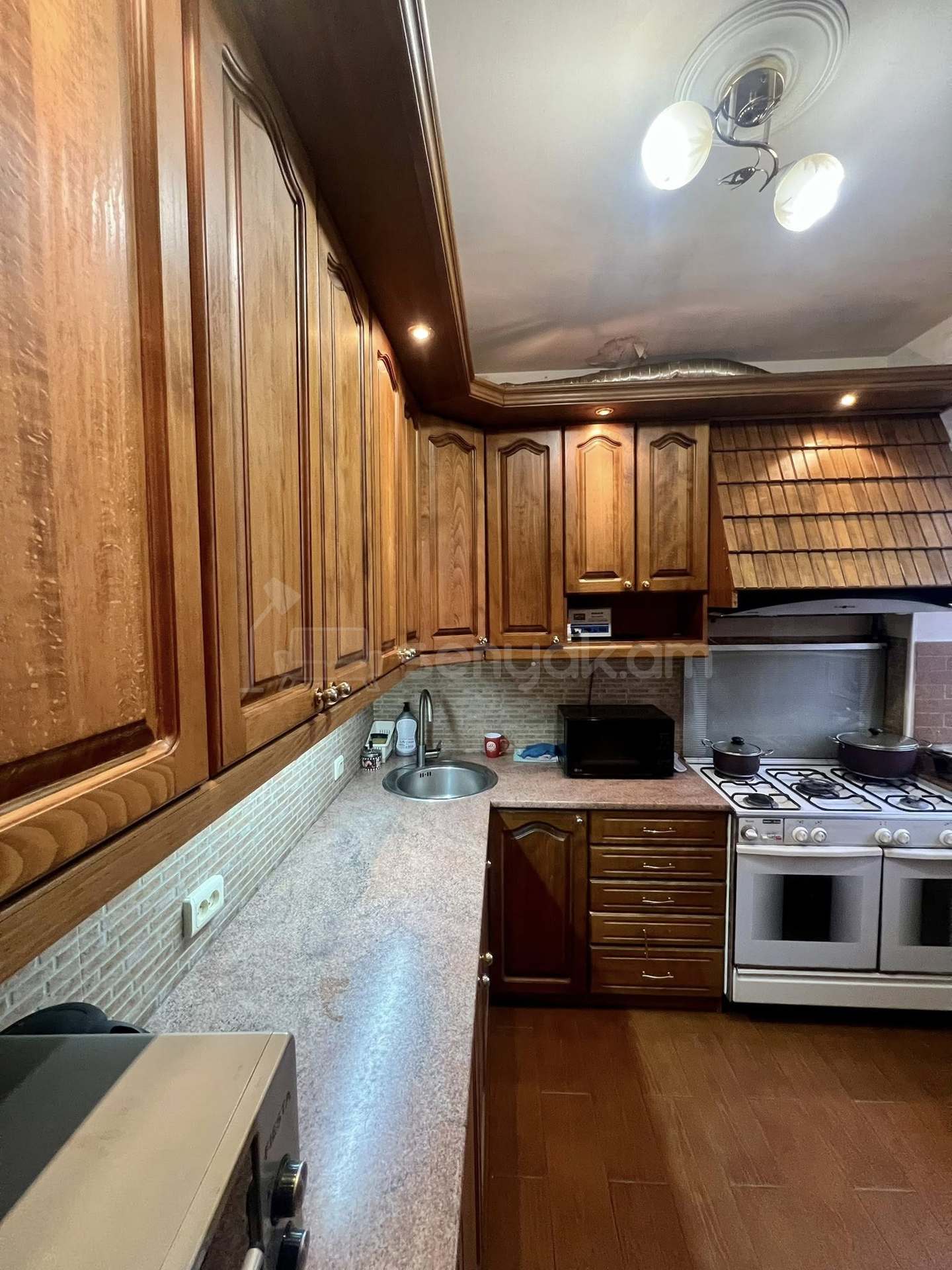 4 Սենյականոց Բնակարան Քարե Շենքում, 110քմ, 3/5 հարկ, Կապիտալ Վերանորոգված