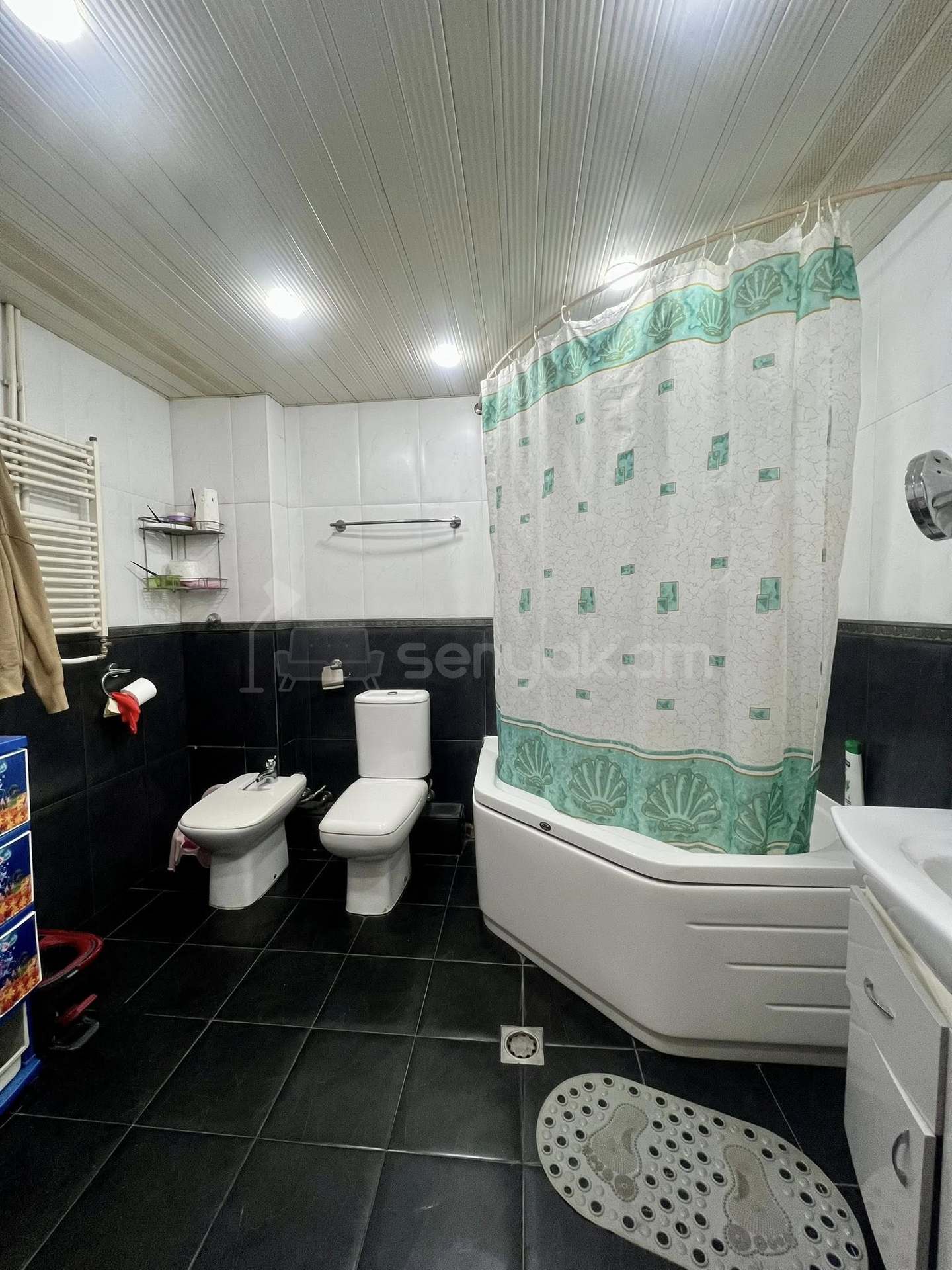 4 Սենյականոց Բնակարան Քարե Շենքում, 110քմ, 3/5 հարկ, Կապիտալ Վերանորոգված