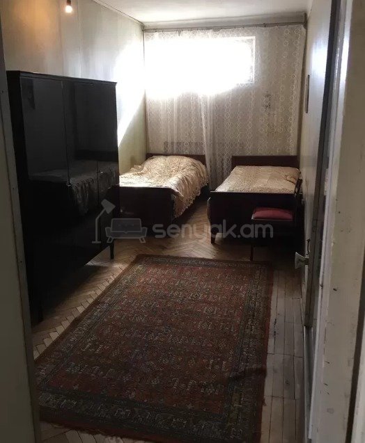 3 Սենյականոց Բնակարան Քարե Շենքում, 87քմ, 4/5 հարկ, Պետական Վիճակում