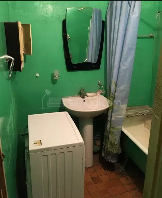 3 Սենյականոց Բնակարան Քարե Շենքում, 87քմ, 4/5 հարկ, Պետական Վիճակում