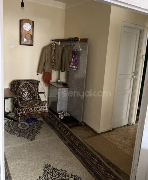 3 Սենյականոց Բնակարան Քարե Շենքում, 87քմ, 4/5 հարկ, Պետական Վիճակում