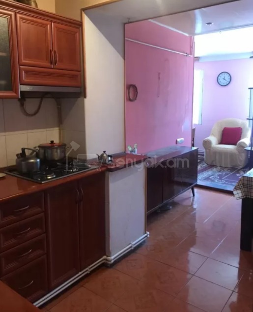 3 Սենյականոց Բնակարան Քարե Շենքում, 95քմ, 2/4 հարկ, Նորմալ Վիճակում