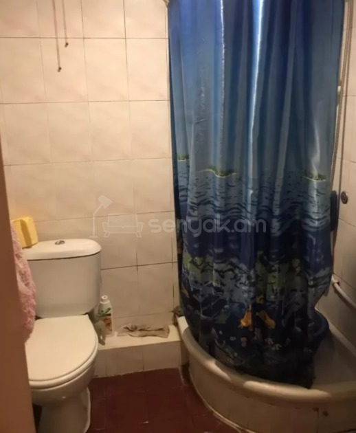 3 Սենյականոց Բնակարան Քարե Շենքում, 95քմ, 2/4 հարկ, Նորմալ Վիճակում