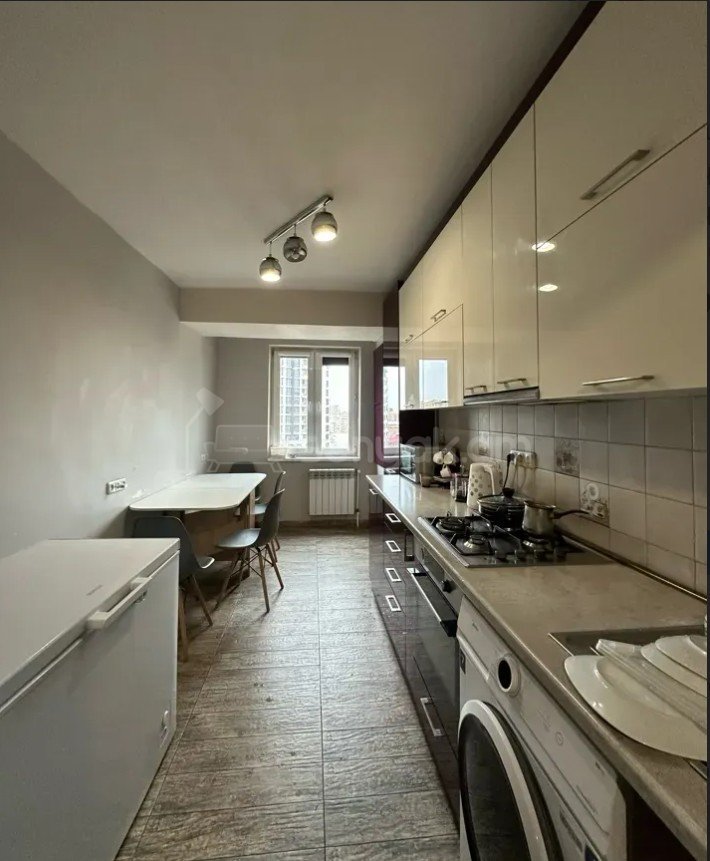 3 Սենյականոց Բնակարան, 70քմ, 8/9 հարկ, Կապիտալ Վերանորոգված, Կահավորված, Արևկող