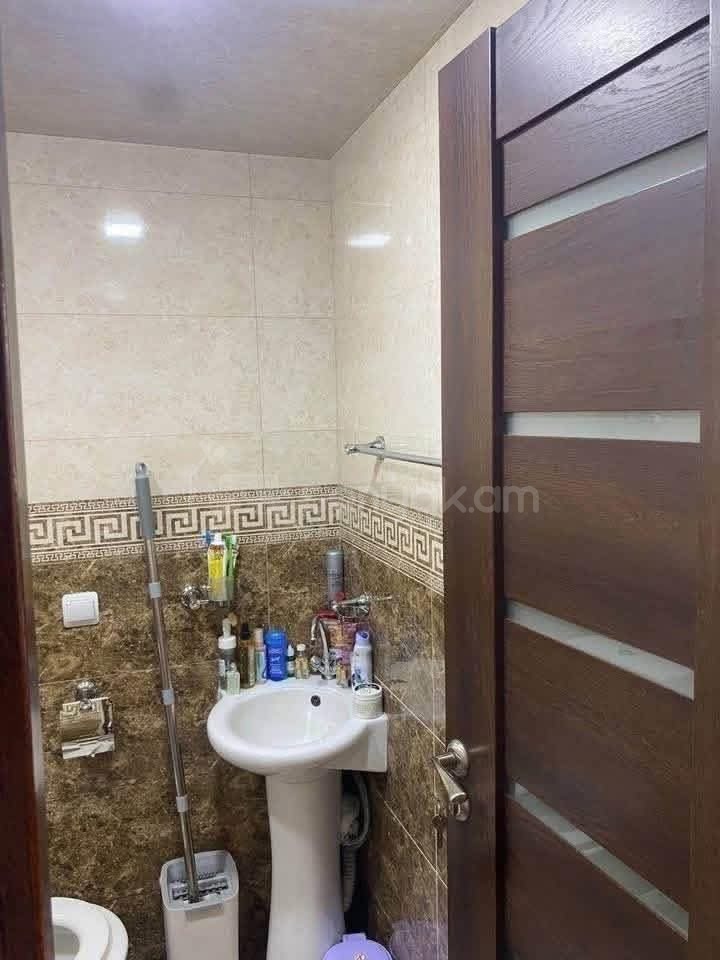 1 Սենյականոց Բնակարան Քարե Շենքում, 25քմ, 7/7 հարկ, Կոսմետիկ Վերանորոգված