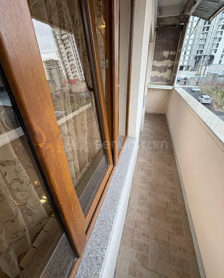 3 Սենյականոց Բնակարան, 90քմ, 3/9 հարկ, Նորմալ Վիճակում, Կահավորված