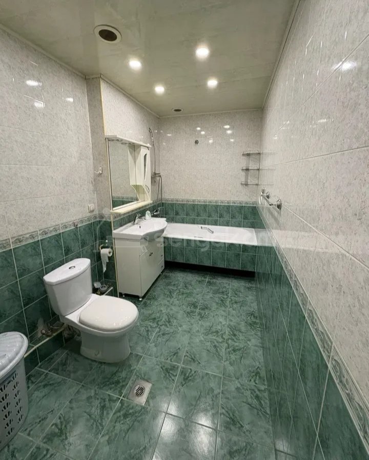 3 Սենյականոց Բնակարան, 90քմ, 3/9 հարկ, Նորմալ Վիճակում, Կահավորված