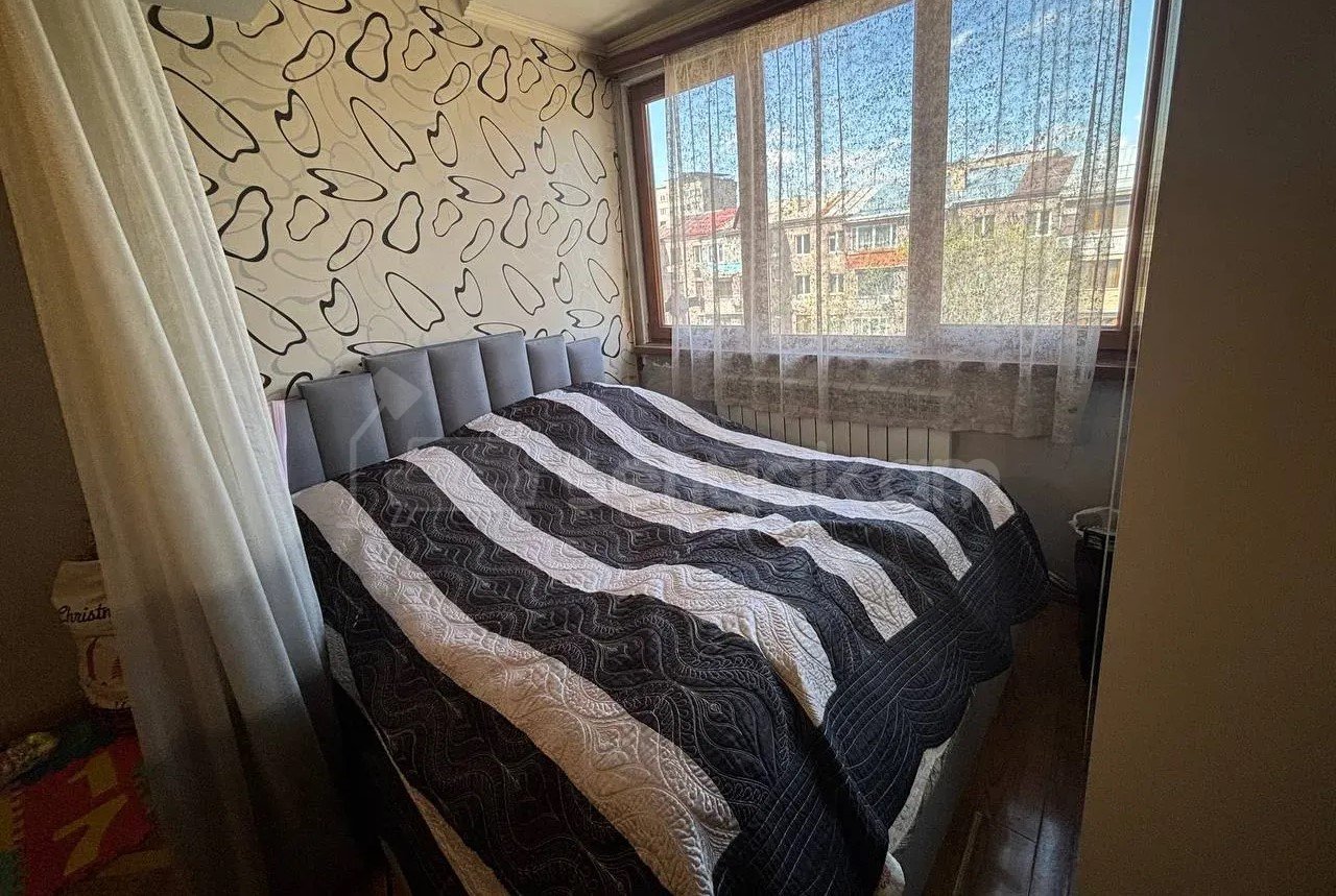 2 Սենյականոց Բնակարան Քարե Շենքում, 52քմ, 5/5 հարկ, Կոսմետիկ Վերանորոգված