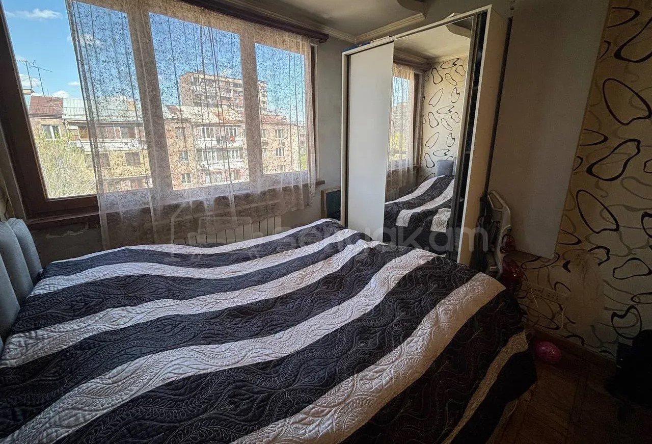 2 Սենյականոց Բնակարան Քարե Շենքում, 52քմ, 5/5 հարկ, Կոսմետիկ Վերանորոգված