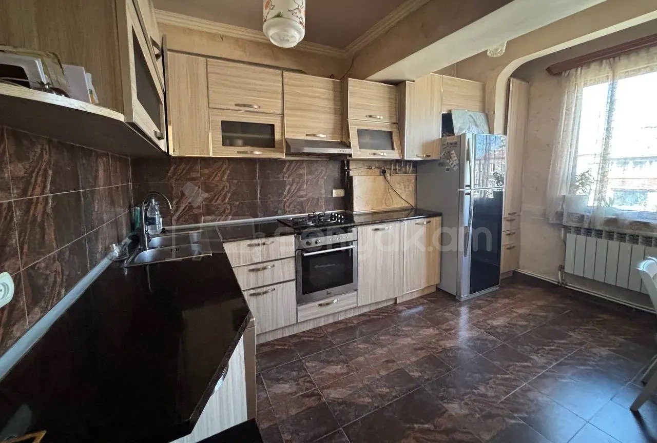 2 Սենյականոց Բնակարան Քարե Շենքում, 52քմ, 5/5 հարկ, Կոսմետիկ Վերանորոգված