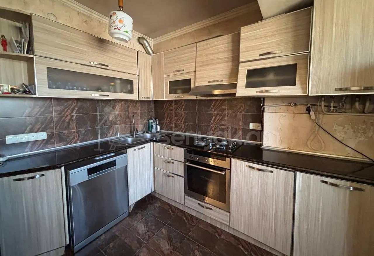 2 Սենյականոց Բնակարան Քարե Շենքում, 52քմ, 5/5 հարկ, Կոսմետիկ Վերանորոգված