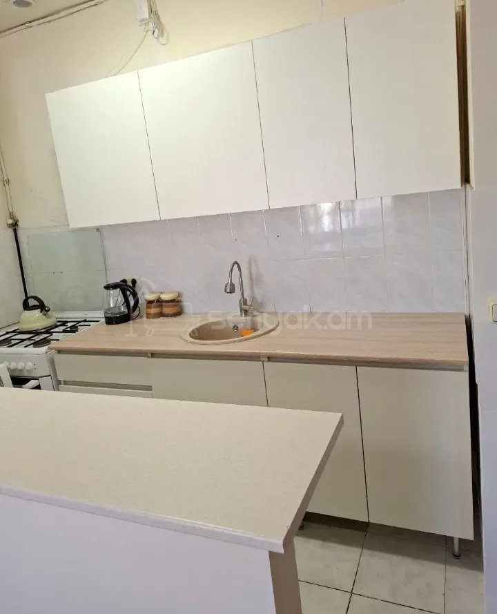 2 Սենյականոց Բնակարան Քարե Շենքում, 42քմ, 10/10 հարկ, Դիզայներական Վերանորոգված, Կահավորված