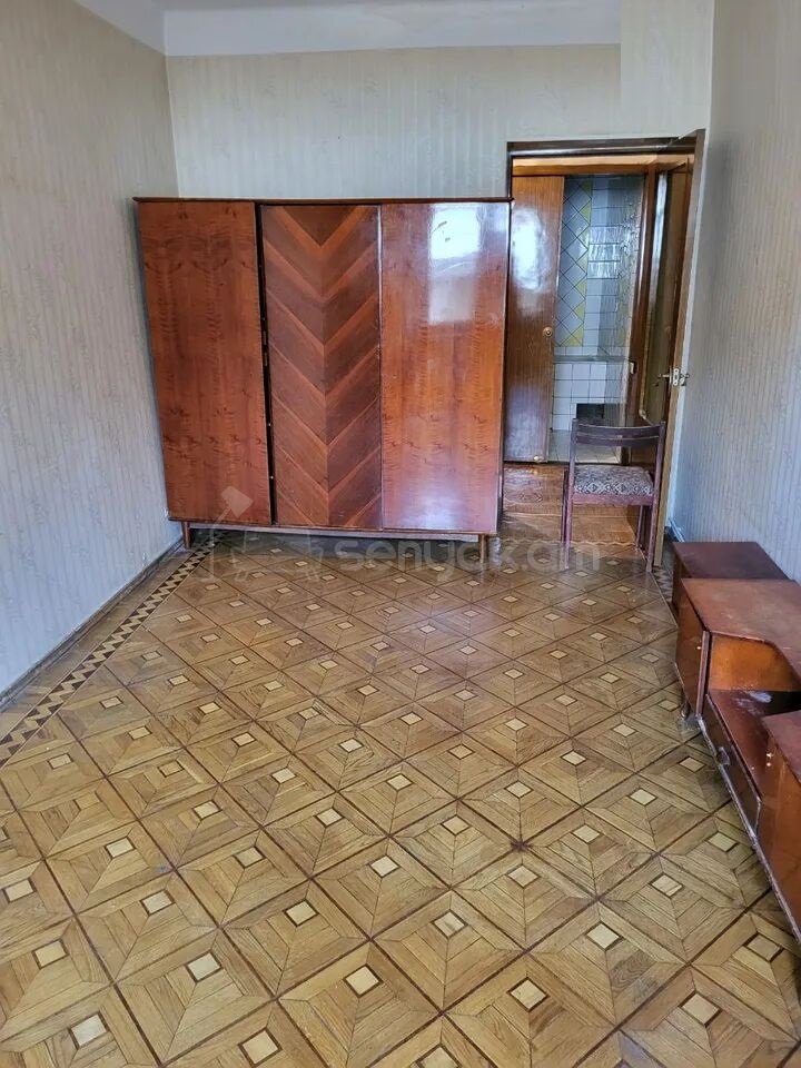 2 Սենյականոց Բնակարան Քարե Շենքում, 56քմ, 3/5 հարկ, Պետական Վիճակում