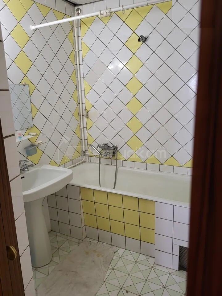 2 Սենյականոց Բնակարան Քարե Շենքում, 56քմ, 3/5 հարկ, Պետական Վիճակում