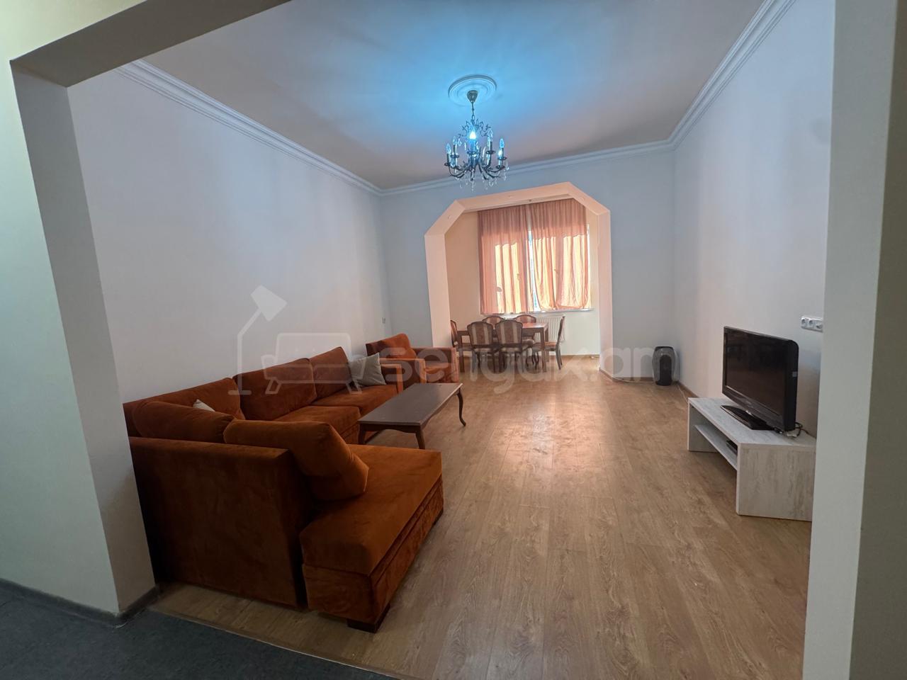 2 Սենյականոց Բնակարան Քարե Շենքում, 70քմ, 2/4 հարկ, Կապիտալ Վերանորոգված, Կահավորված