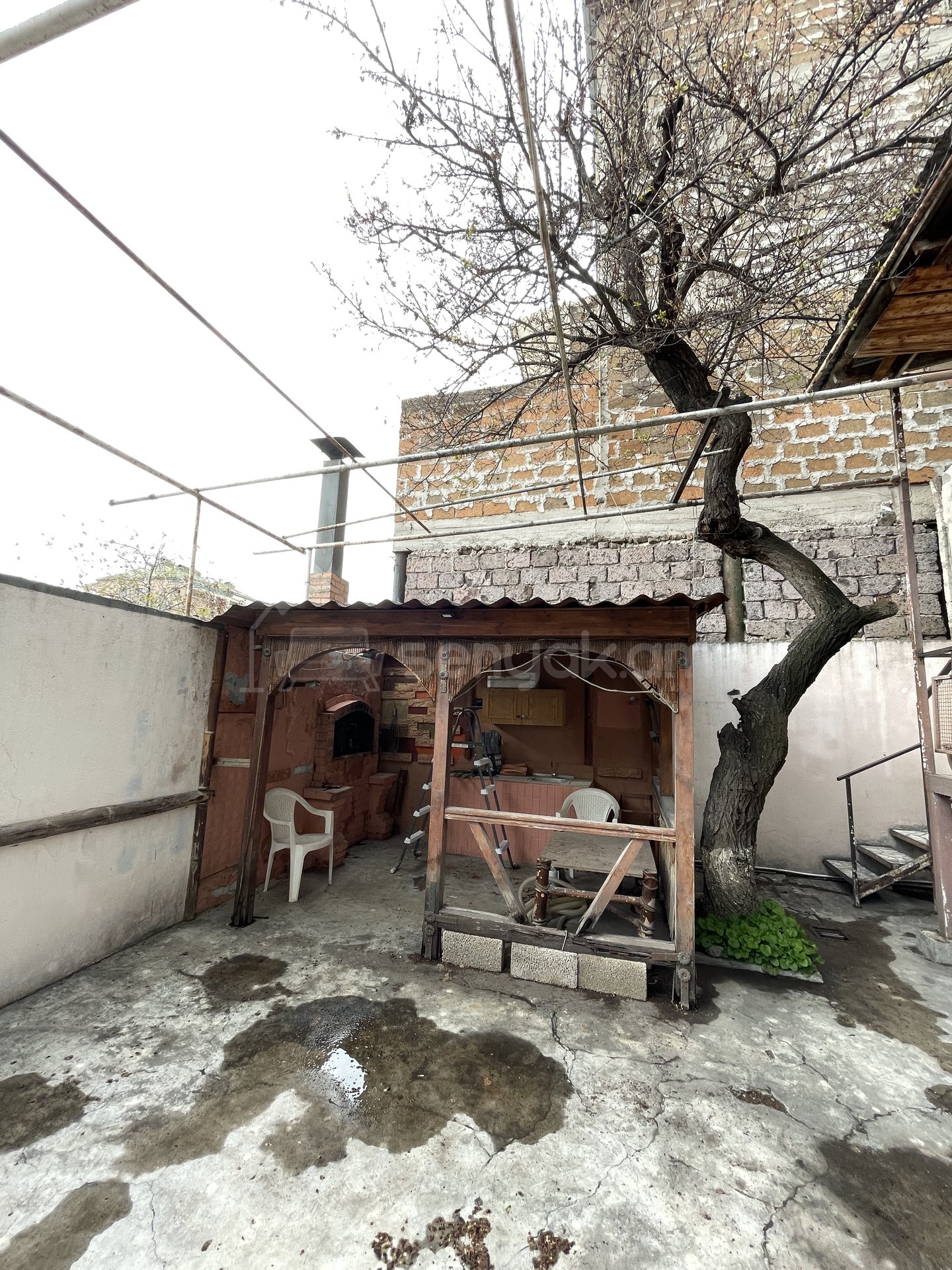 4 Սենյականոց Բնակարան Քարե Շենքում, 166քմ, 1/2 հարկ, Նորմալ Վիճակում