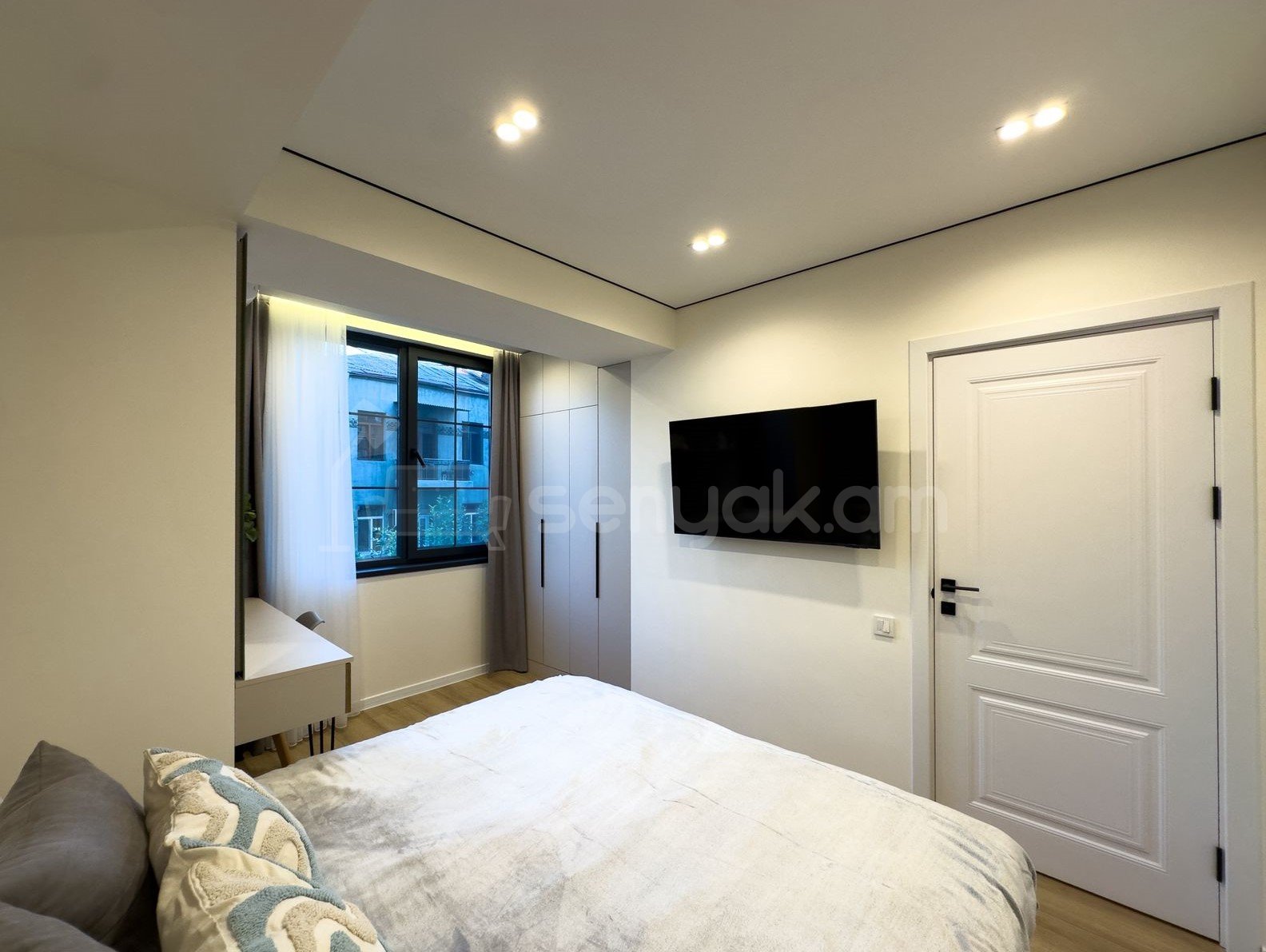 2 Սենյականոց Բնակարան, 52քմ, 3/10 հարկ, Դիզայներական Վերանորոգված, Կահավորված