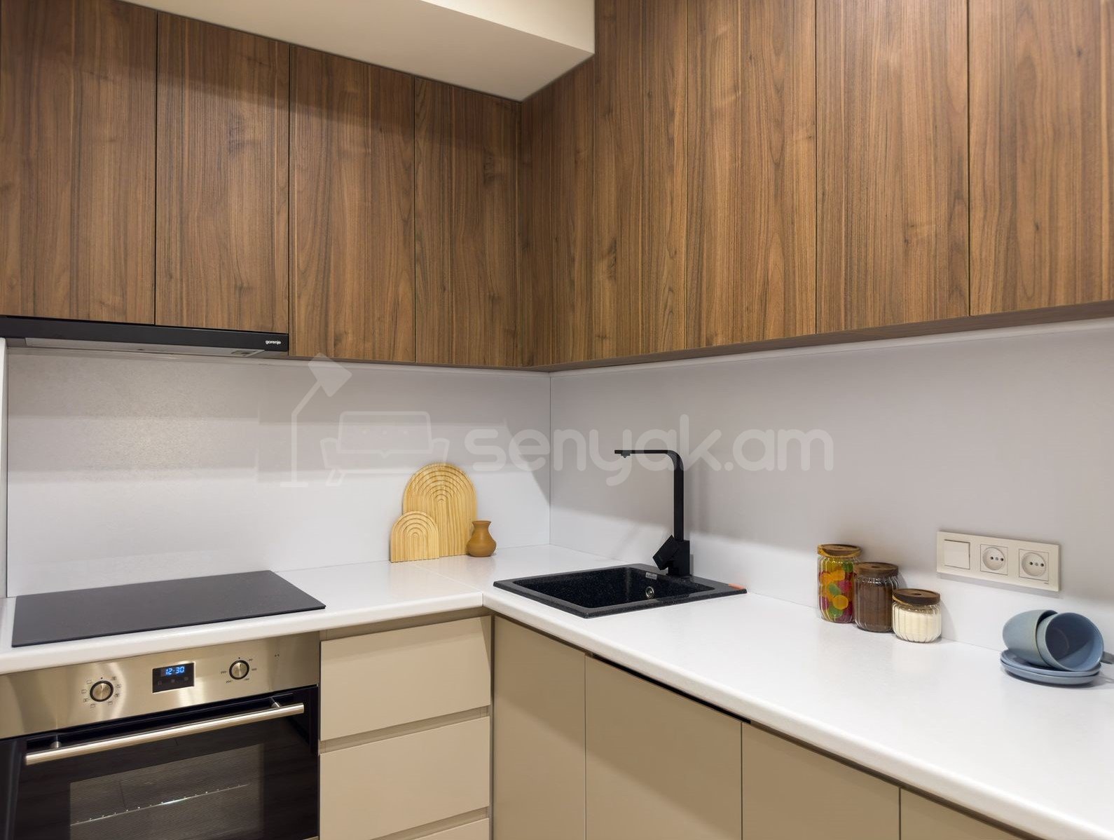 2 Սենյականոց Բնակարան, 52քմ, 3/10 հարկ, Դիզայներական Վերանորոգված, Կահավորված