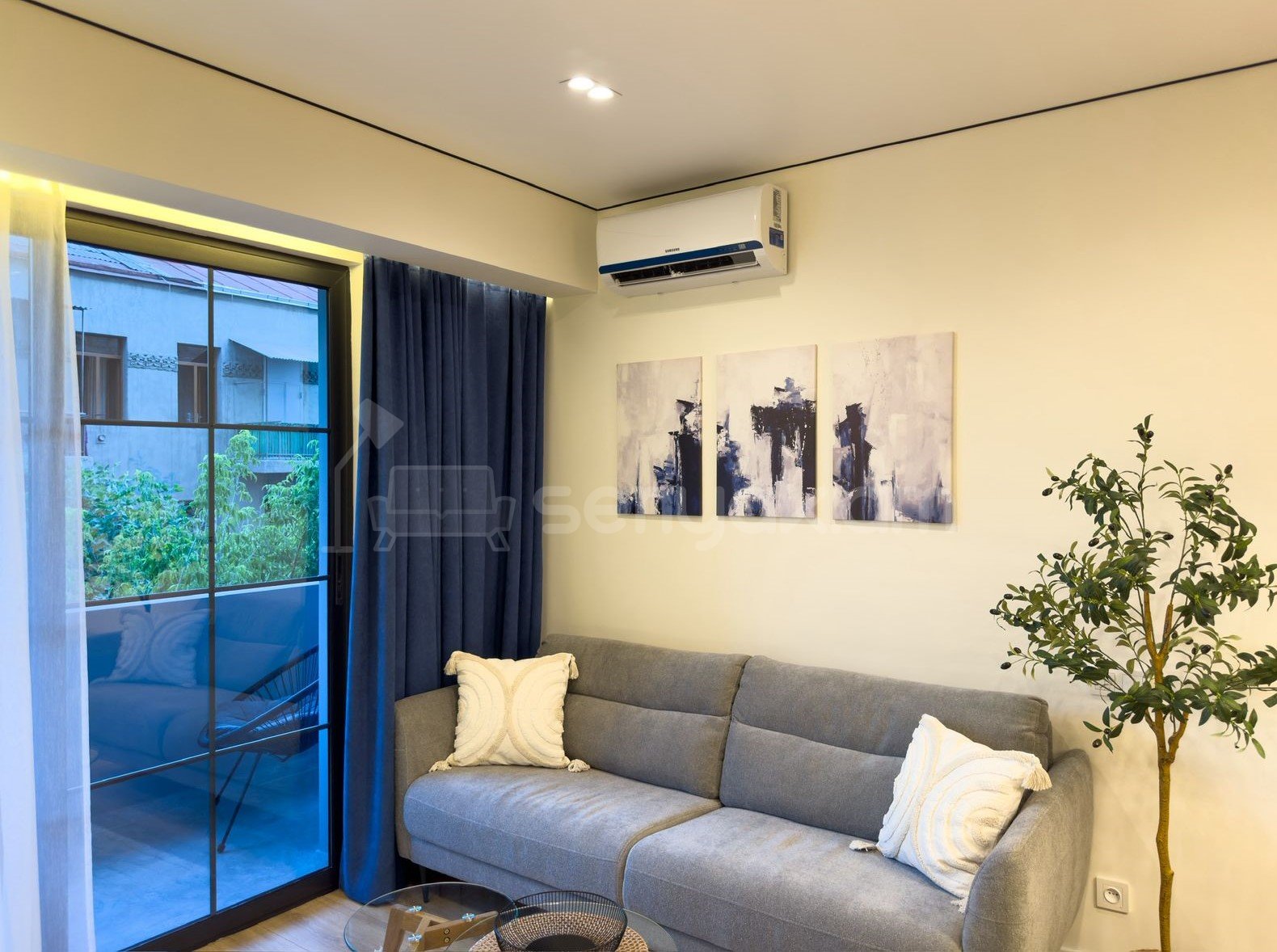 2 Սենյականոց Բնակարան, 52քմ, 3/10 հարկ, Դիզայներական Վերանորոգված, Կահավորված