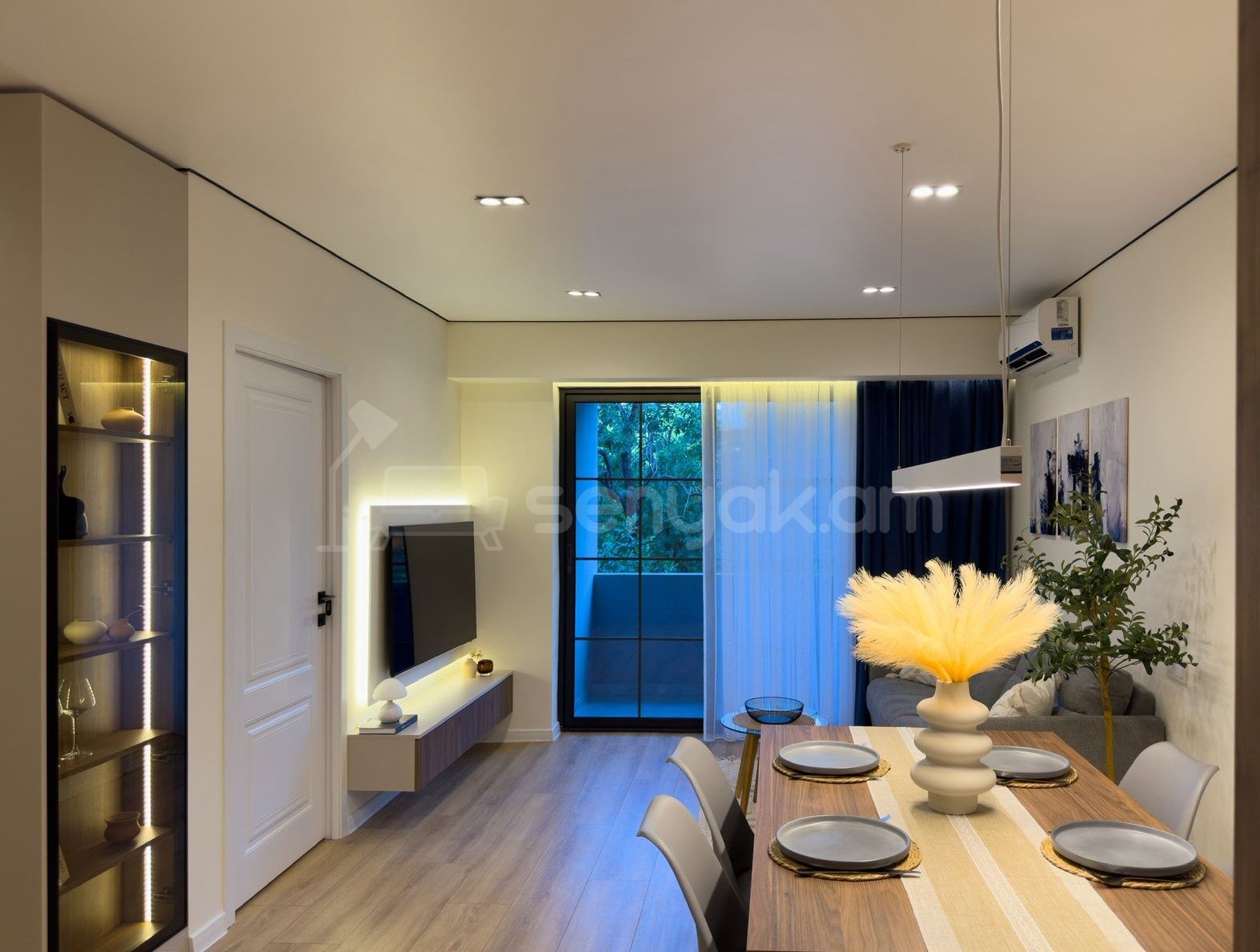 2 Սենյականոց Բնակարան, 52քմ, 3/10 հարկ, Դիզայներական Վերանորոգված, Կահավորված