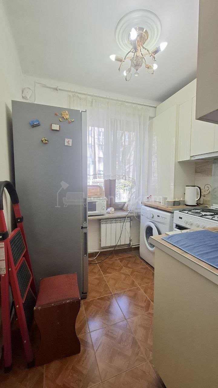 1 Սենյականոց Բնակարան Քարե Շենքում, 40քմ, 2/5 հարկ, Կապիտալ Վերանորոգված, Կահավորված