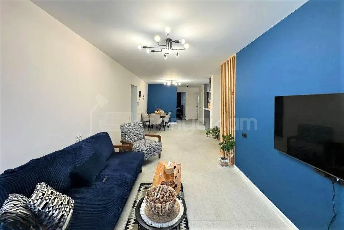 4 Սենյականոց Բնակարան Քարե Շենքում, 109քմ, 5/5 հարկ, Կապիտալ Վերանորոգված