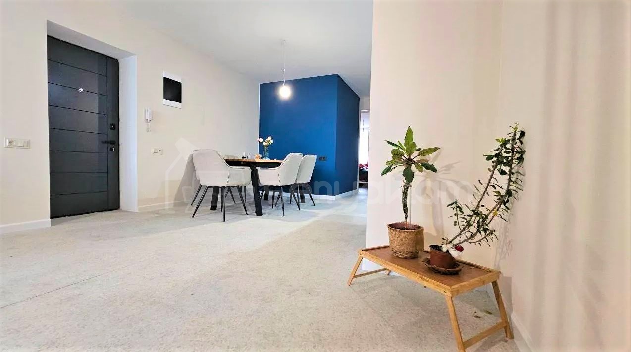 4 Սենյականոց Բնակարան Քարե Շենքում, 109քմ, 5/5 հարկ, Կապիտալ Վերանորոգված