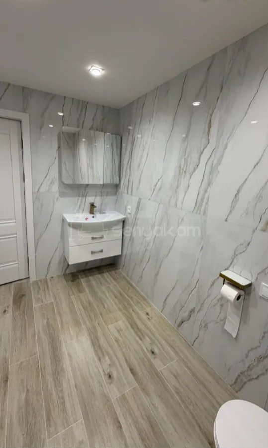 3 Սենյականոց Բնակարան Քարե Շենքում, 90քմ, 1/2 հարկ, Նորմալ Վիճակում, Կահավորված