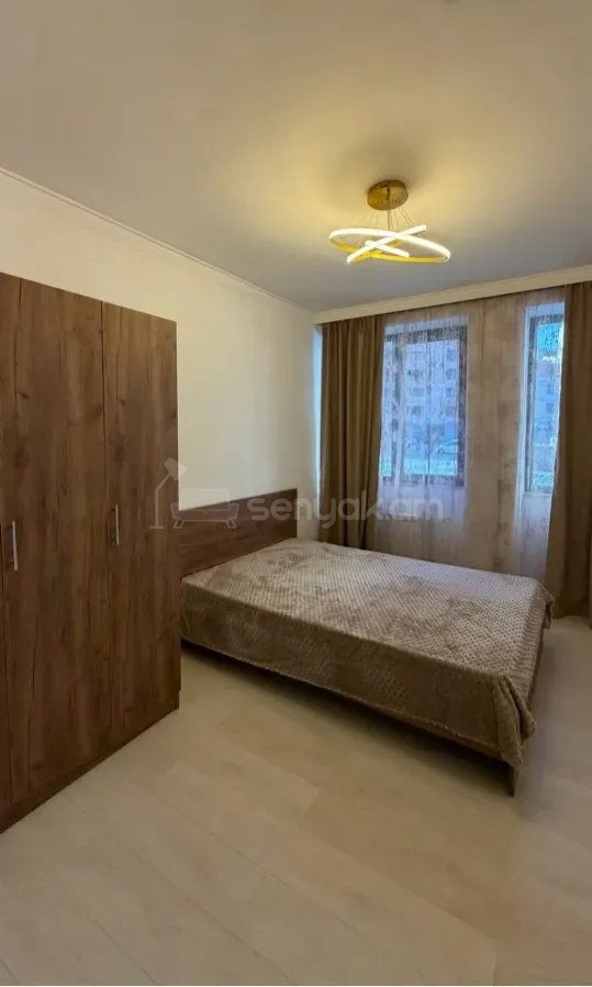 3 Սենյականոց Բնակարան Քարե Շենքում, 90քմ, 1/2 հարկ, Նորմալ Վիճակում, Կահավորված