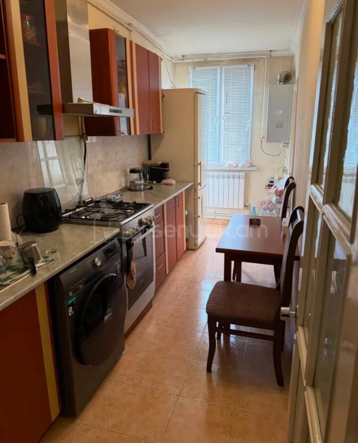 2 Սենյականոց Բնակարան Քարե Շենքում, 78քմ, 3/5 հարկ, Նորմալ Վիճակում, Կահավորված